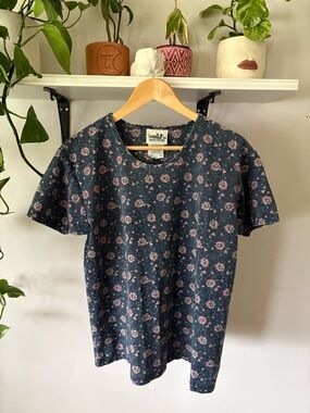 Northern Reflections Vintage-Inspired Floral Tee in Navy with Pink Flowers